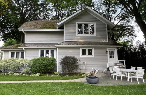 Delavan Lake House | Lake Delavan Guest House with boat slip!