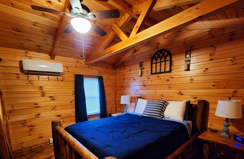 Ashtabula Cabin | Lake Escape - Lovely Little Lakeview Cabin