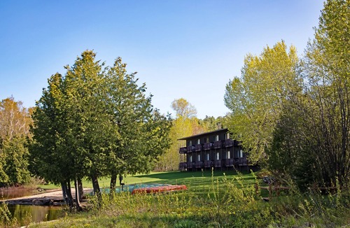 Copper Harbor Apartment | Lake Fanny Hooe Resort - 2 bed with Balcony B