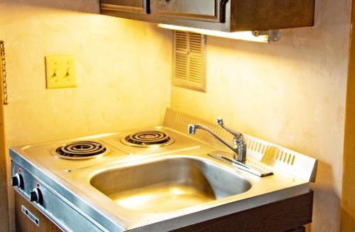 Copper Harbor Hotel | Lake Fanny Hooe Resort-2 Bed With Balcony #12 Hotel Room
