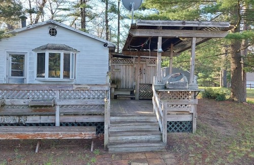 Hale Cabin | Lake Front cabin on ORV trail head! 5 mins from AuSable River pets welcome!