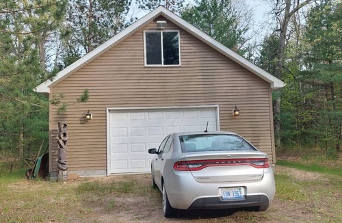 Hale Cabin | Lake Front cabin on ORV trail head! 5 mins from AuSable River pets welcome!