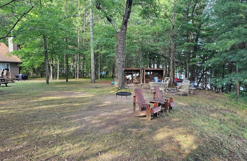 Holcombe Cottage | Lake front cottage on beautiful quiet setting on Lake Holcombe