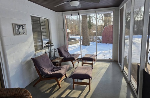 Laurelville Cottage | Lake Front Country Cottage