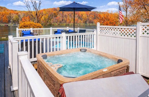 Logan Cottage | Lake Front Oasis: 3 BR 2 Bath w/dock, fire pit, sun room, hot tub on Lake Logan
