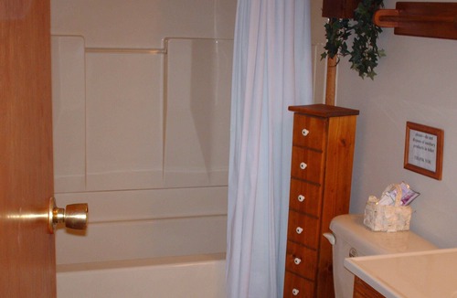 Irons Cottage | Lake Front, Recently Renovated 3 Bedroom Cottage, Harper Lake