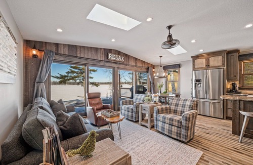 Garrison House | Lake Front With Beautiful Sunsets!