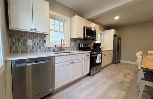 Norton Shores House | Lake Harbor Haven.a charming 2BR house with AC, WiFi across from Maranatha.