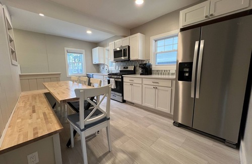 Norton Shores House | Lake Harbor Haven.a charming 2BR house with AC, WiFi across from Maranatha.