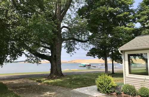 Silver Lake Cottage | "Lake Haven" Cottage & Guest House, sleeps 8. Silver Lake frontage, Dune views.