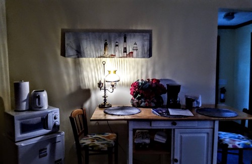 Lakeport House | LAKE HURON Beach SUNRISE Suite Retreat