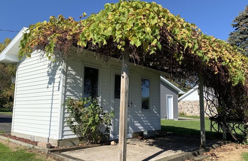 Tawas City House | Lake Huron Vacation Rental! Come enjoy this fall rental home! Lower rate off season