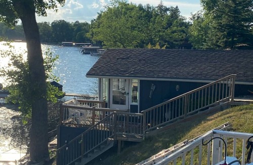 Alexandria Cabin | Lake Le Homme Dieu Cozy cabin at the water's edge!