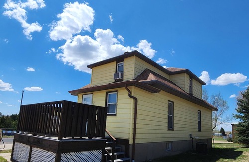 Lonergan House | Lake Mac Lodge - a 4-bedroom house in charming Lemoyne. Relax and unwind.