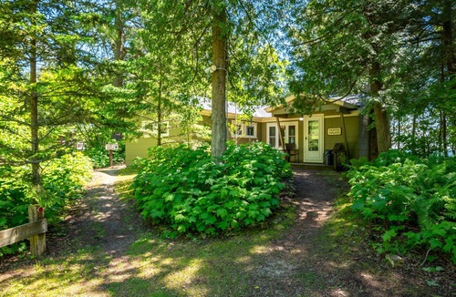 Baileys Harbor Cottage | Lake Michigan Beachfront