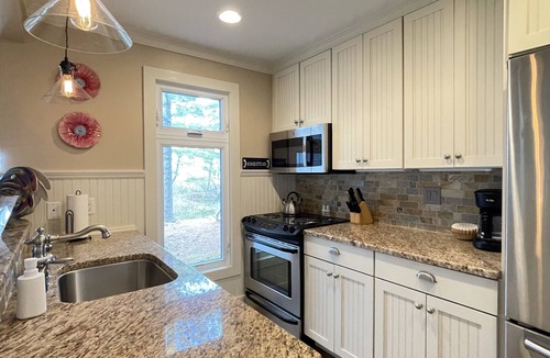 Glen Arbor Condo | Lake Michigan Beachfront Condo – 2BR/2BA, Deck & Views, Glen Arbor