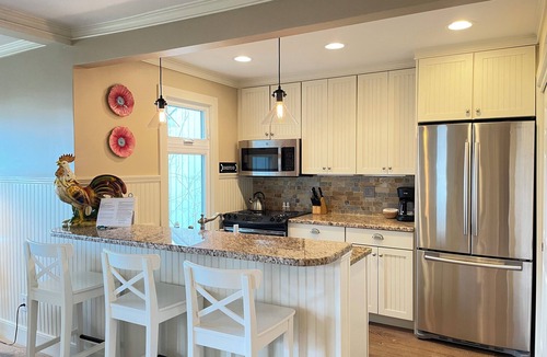 Glen Arbor Condo | Lake Michigan Beachfront Condo – 2BR/2BA, Deck & Views, Glen Arbor