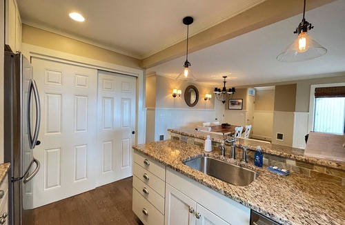 Glen Arbor Condo | Lake Michigan Beachfront Condo – 2BR/2BA, Deck & Views, Glen Arbor