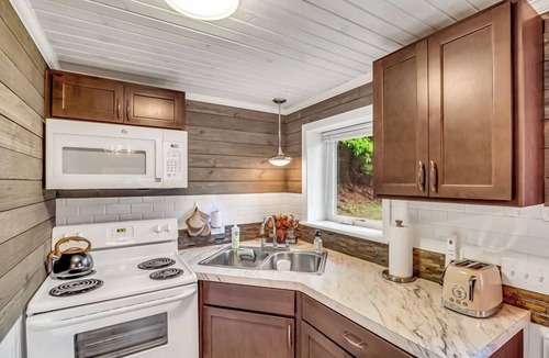 Montague Cottage | Lake Michigan Getaway for Two - King Bed - Beach Access