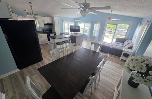 Marion House | Lake of Egypt waterfront home