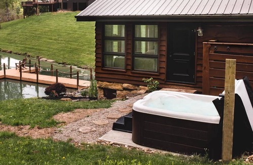 Rockbridge Cabin | Lake/Pond Front w/Private Dock, Waterfalls, Fishing and Hot Tub Hocking Cabin