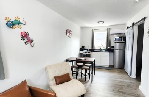 Monticello Cottage | Lake View Cottage - 2 Bedroom w/Kitchenette. Family Friendly!