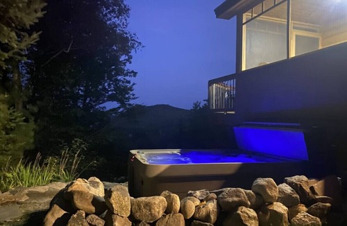 Bryant Pond House | Lake View House with Hot Tub, Sauna and Game Loft