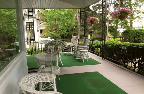 Chautauqua House | LAKE VIEW. TWO MASTER BEDROOMS. PARKING. LOCATION!