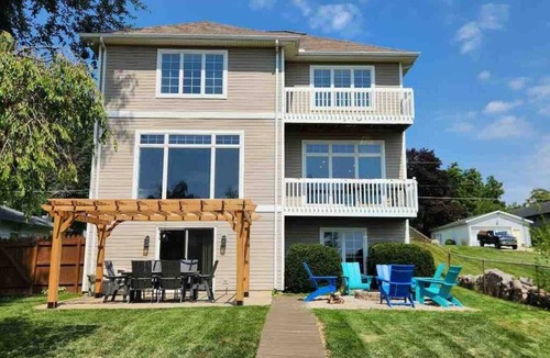 Enchanted Hills House | Lake Wawasee Family Friendly Cottage