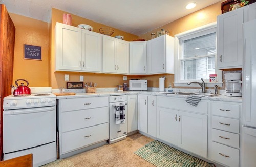 Mercer Cottage | Lakefront 2-bedroom Cottage on Crystal Lake. Your perfect summer getaway.