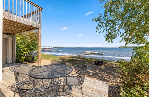 Breezy Point Apartment | Lakefront 2BR Townhome with Beach & Dock Access