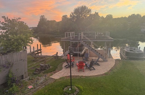 Lakeview House | Lakefront 3-bedroom house on Indian Lake with deck and 2nd level dock deck