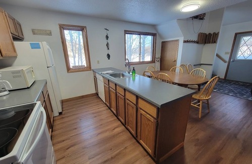 Upson House | LAKEFRONT 5-bedroom Chateau Getaway at Whitecap Mountains Resort Units 1 & 3