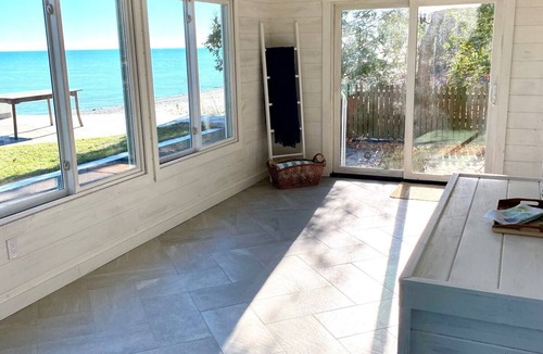 North Lakeport House | Lakefront Beach House - Lake Huron private beach!