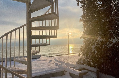 North Lakeport House | Lakefront Beach House - Lake Huron private beach!