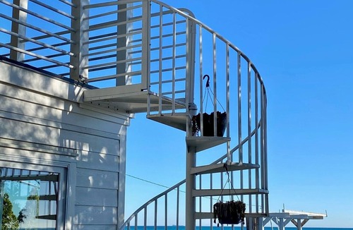 North Lakeport House | Lakefront Beach House - Lake Huron private beach!