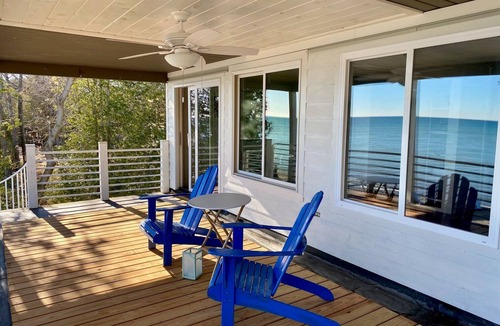 North Lakeport House | Lakefront Beach House - Lake Huron private beach!
