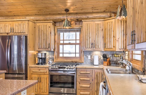 Northwoods Beach Cabin | Lakefront Cabin: 11 Mi to Downtown Shops & Dining!