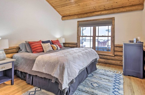 Northwoods Beach Cabin | Lakefront Cabin: 11 Mi to Downtown Shops & Dining!