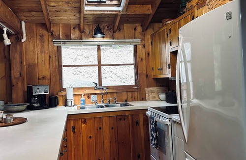 Mount Vernon Cabin | Lakefront Cabin on Echo Lake, Mount Vernon. Private dock. On the Lake!