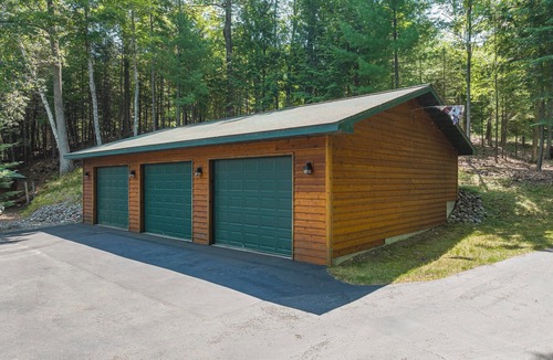 Minocqua Resort | Lakefront Cabin Resort – 11 Bedrooms, 4 Cabins, Sleeps 25 – Lake Tomahawk, WI