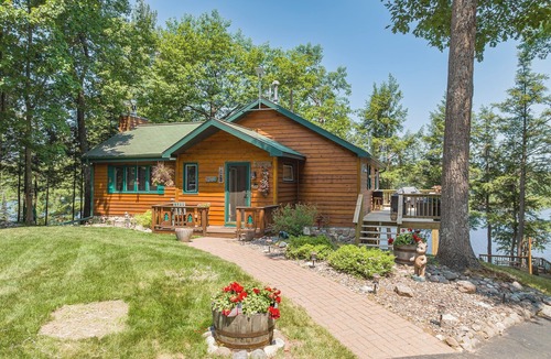 Minocqua Resort | Lakefront Cabin Resort – 11 Bedrooms, 4 Cabins, Sleeps 25 – Lake Tomahawk, WI