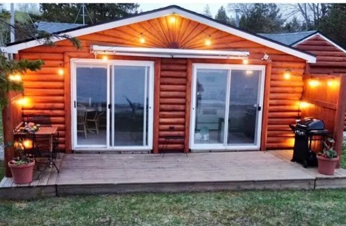 Houghton Lake Heights Cabin | Lakefront Cabin with Sandy Beach, Deck & Firepit!