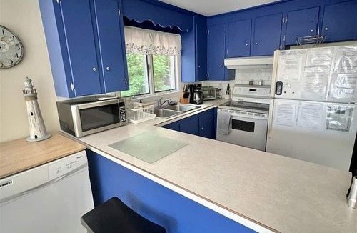 Sebago Cabin | Lakefront Cabin with Game Room and Private Deck in Maine