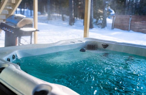 Saginaw Cabin | Lakefront Cabin with Hot tub, Sauna, Kayaks
