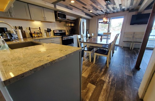 Mears House | Lakefront Cottage boat rental available