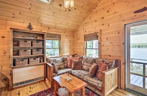 Oxford House | Lakefront Cottage: Boat Dock, Patio & Kayaks!