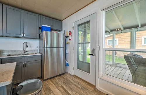 Mears Cottage | Lakefront Cottage Near Wineries + State Parks!