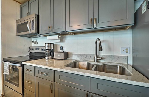 Mears Cottage | Lakefront Cottage Near Wineries + State Parks!