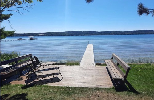 Honor House | Lakefront Cottage on Big Platte Lake